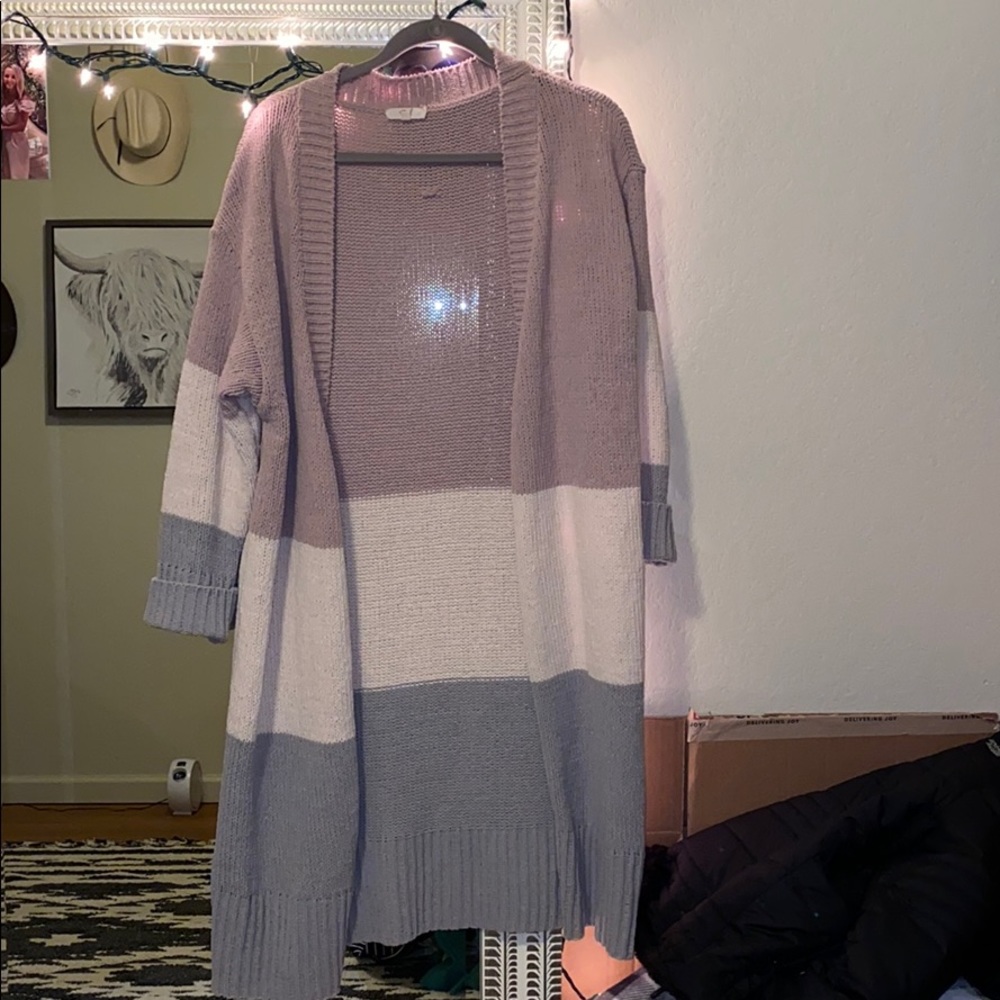 Easel cardi